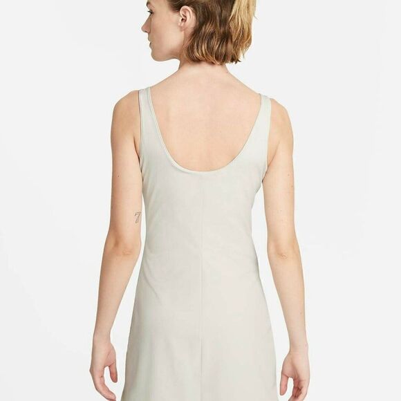 Nike Bliss Luxe Women's Training Dress with Built-In Shorts Slim Fit NWT Large - Picture 3 of 14